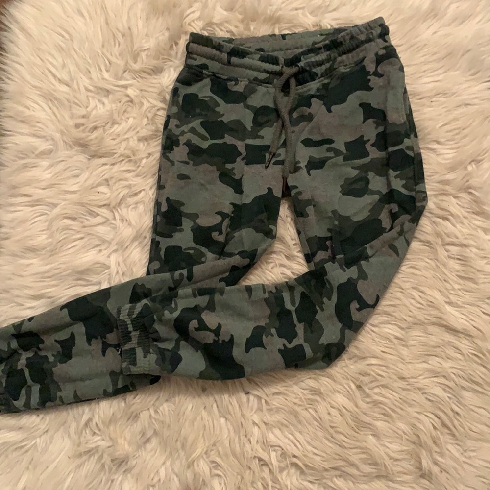 Worn couple of times in winter. Good condition